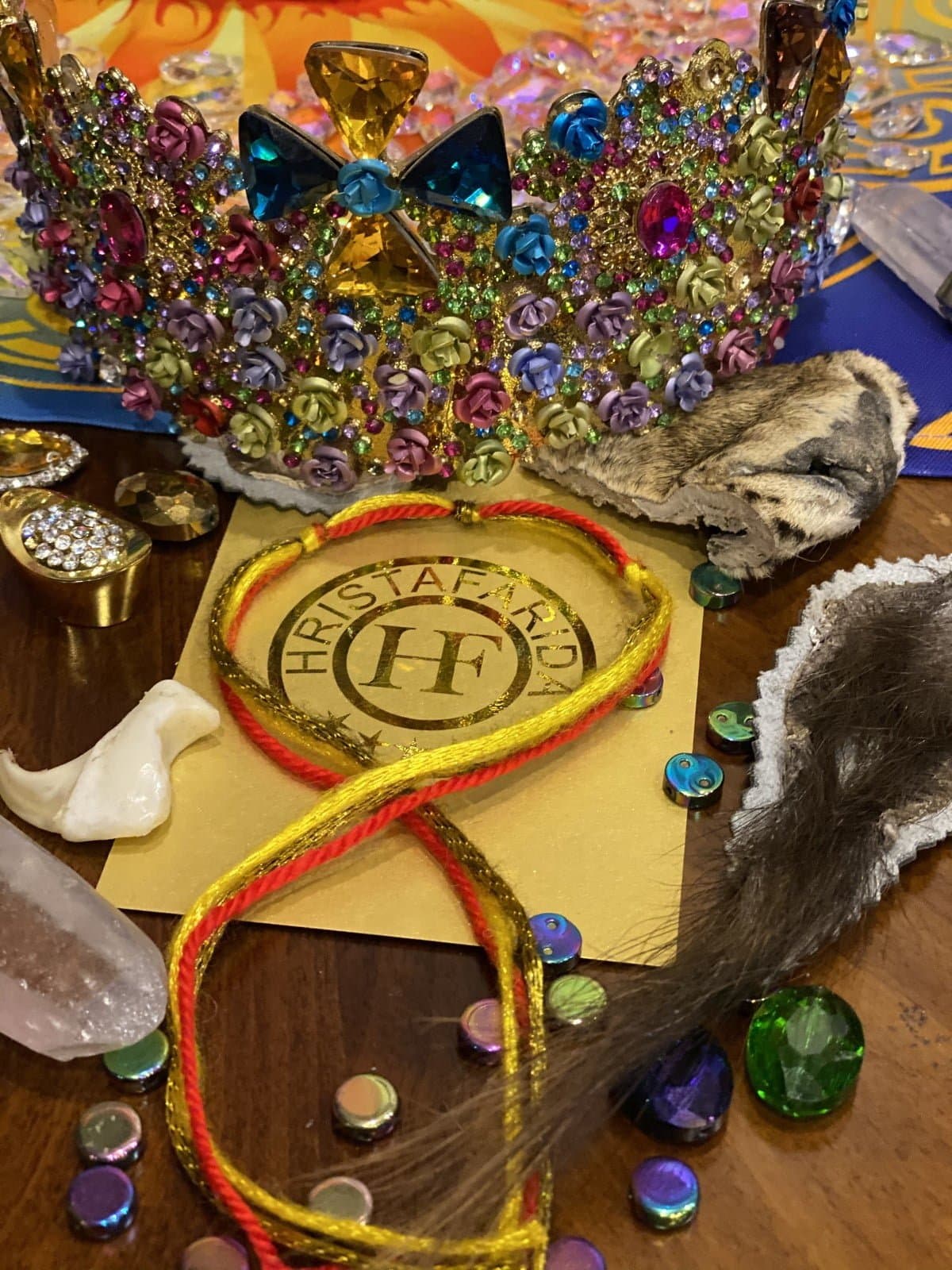 Нить "Я королева"